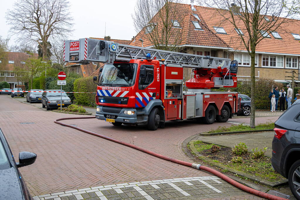 Rook bij brand in kelder van woning