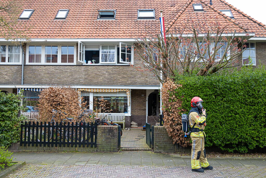 Rook bij brand in kelder van woning