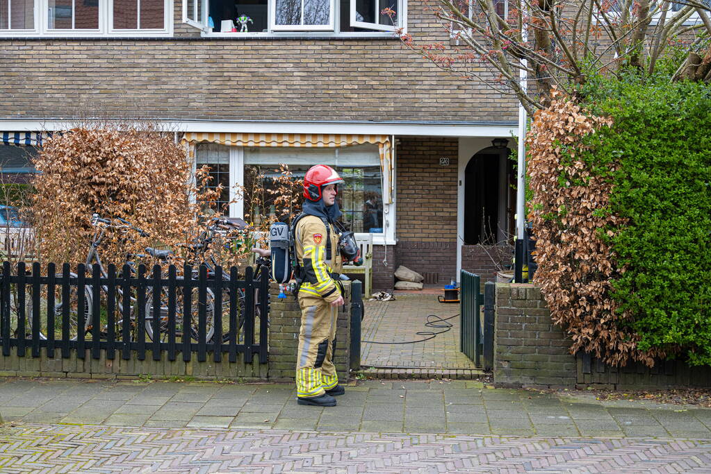 Rook bij brand in kelder van woning