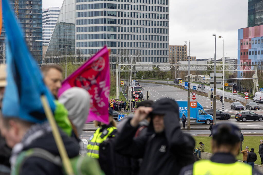 Politie neemt auto's Extinction Rebellion in beslag, blokkade-actie niet gelukt