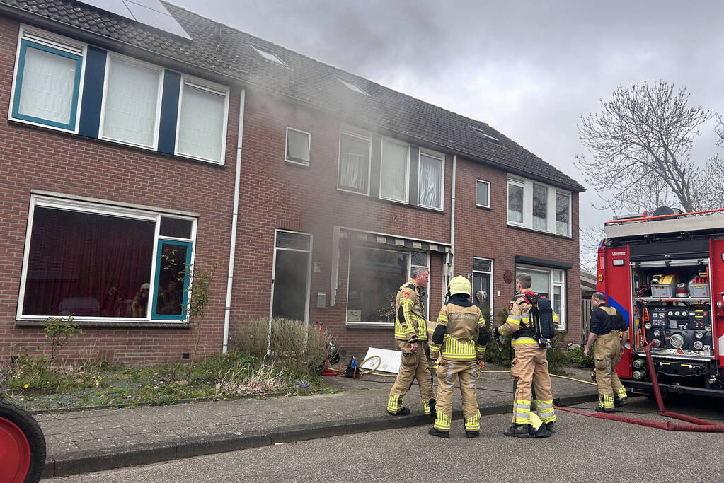 Rookontwikkeling bij brand in keuken van woning