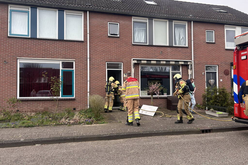 Rookontwikkeling bij brand in keuken van woning