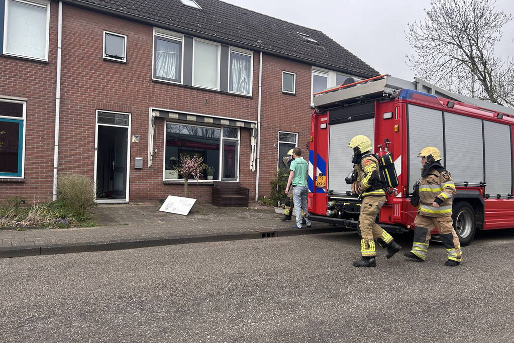 Rookontwikkeling bij brand in keuken van woning