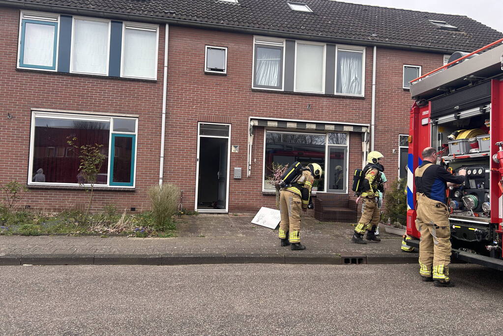 Rookontwikkeling bij brand in keuken van woning