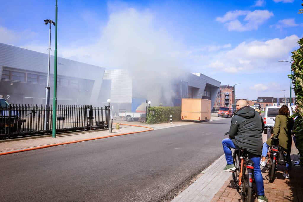 Brand in bouwafval container