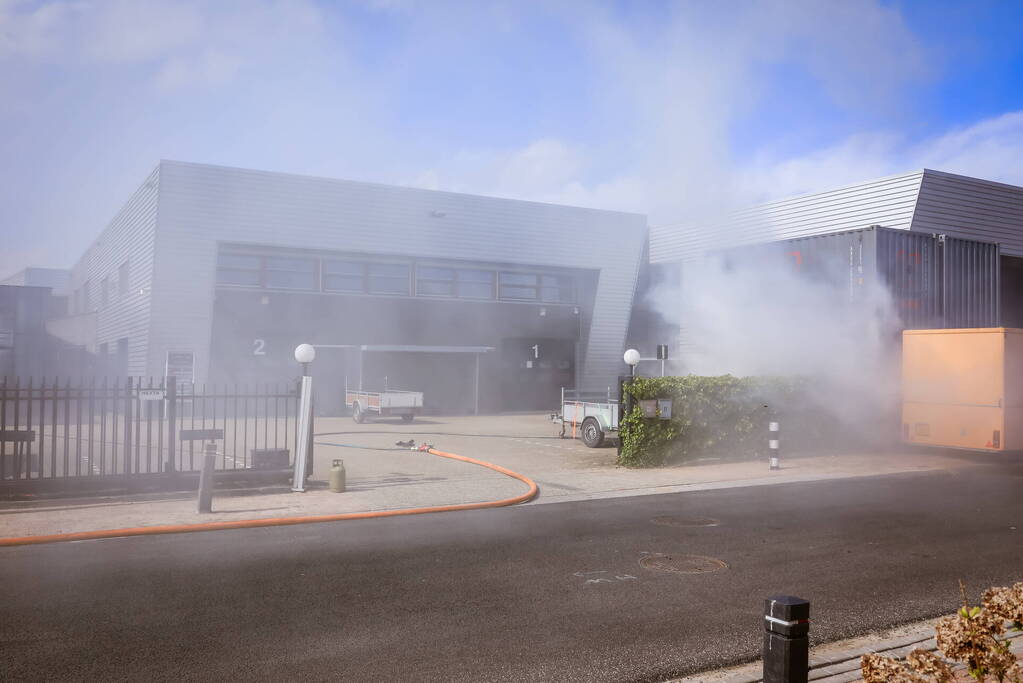 Brand in bouwafval container