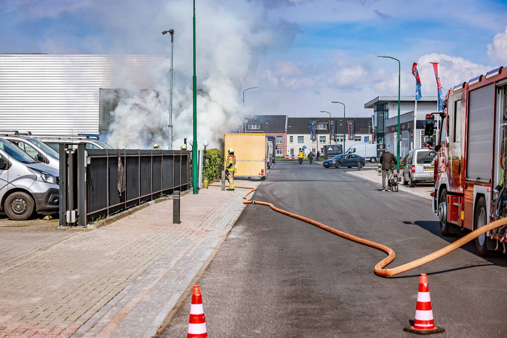 Brand in bouwafval container