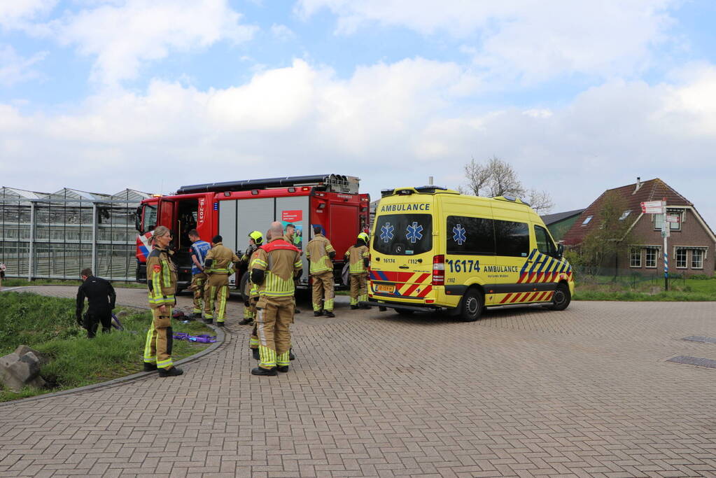 Persoon belandt met scootmobiel in sloot