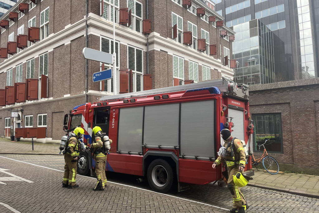 Brandweer ingezet voor lekkende auto in parkeergarage