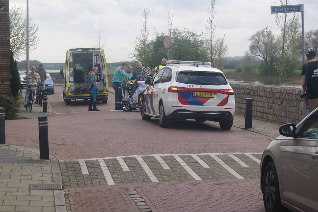 Persoon gewond na val met scootmobiel