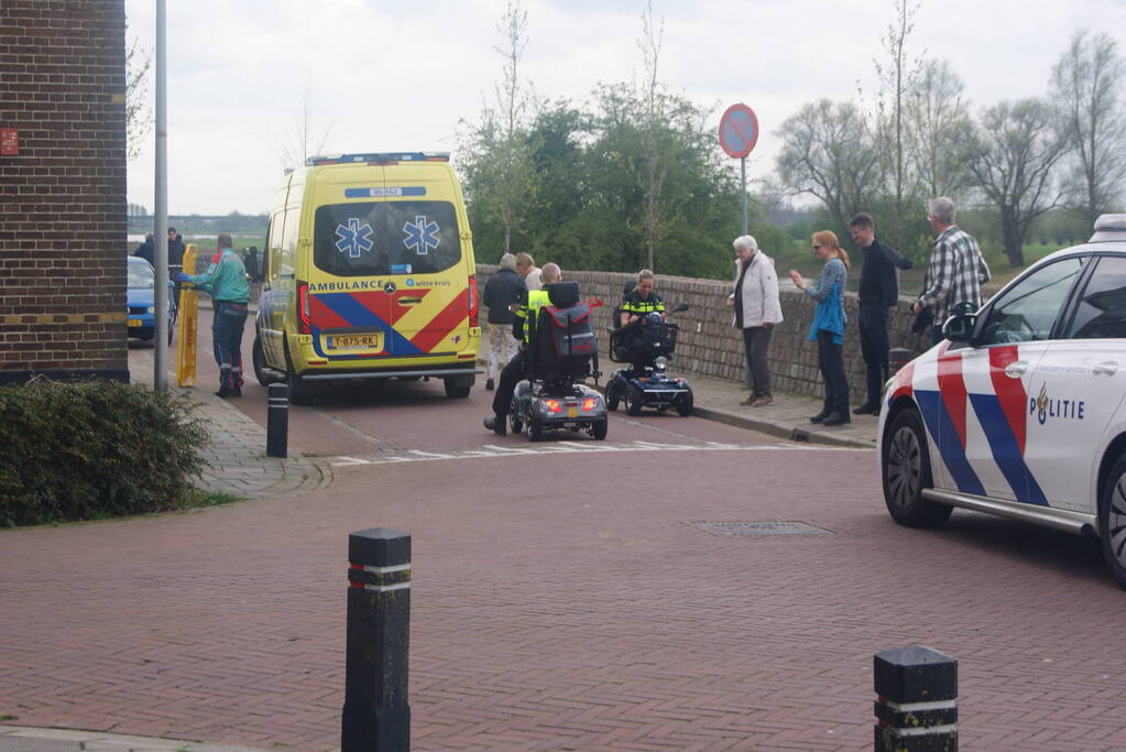 Persoon gewond na val met scootmobiel