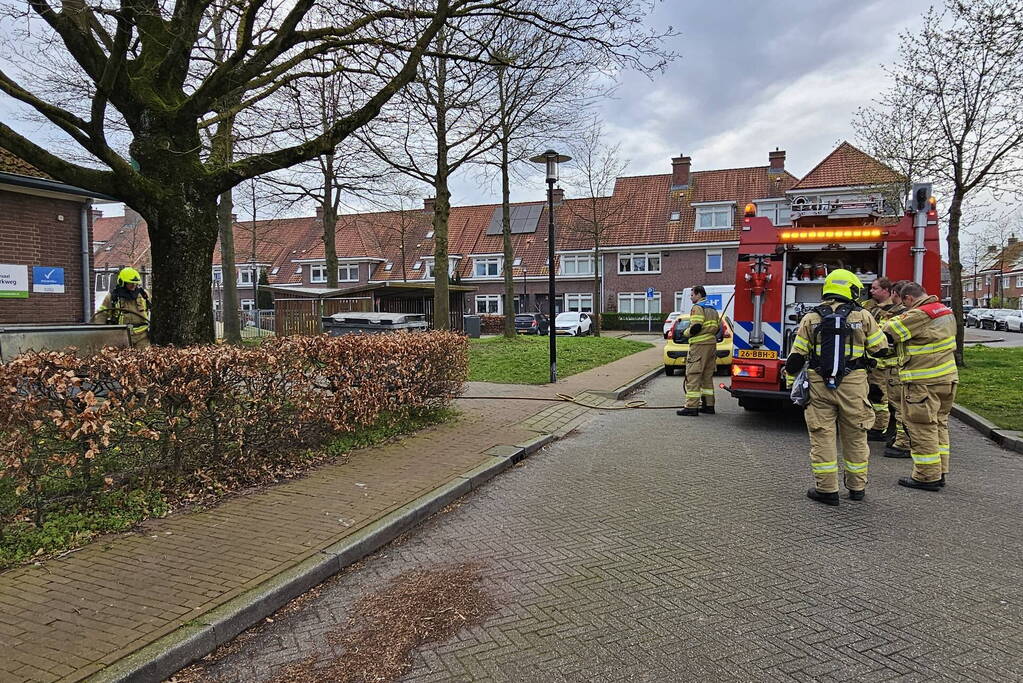 Twee containers in brand naast gymzaal