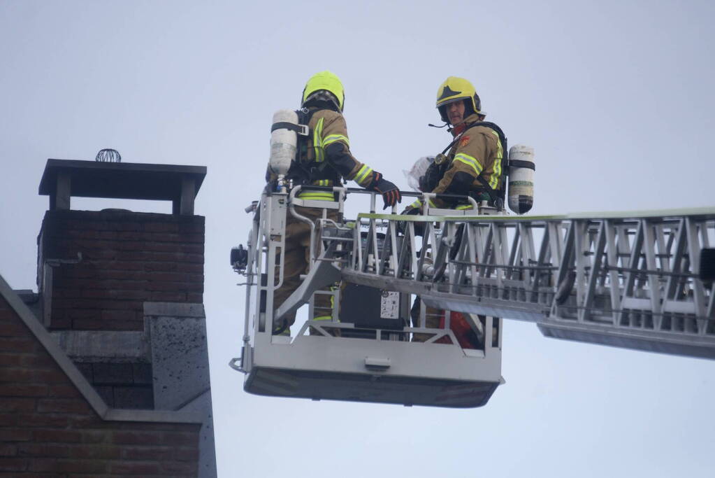 Schoorsteenbrand snel onder controle