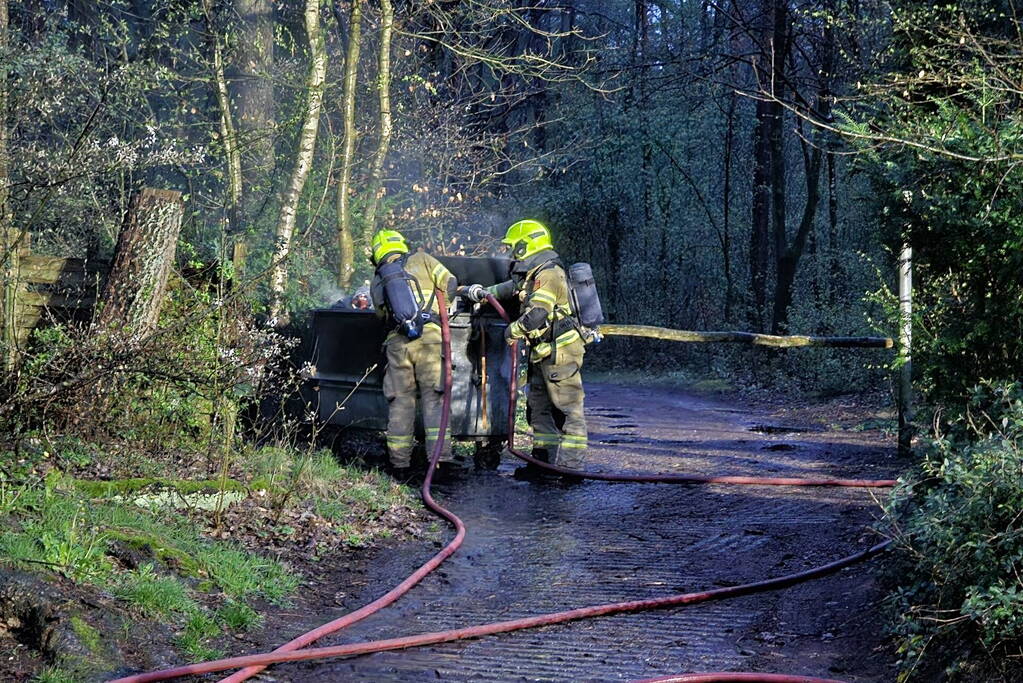 Flinke rookontwikkeling bij containerbrand