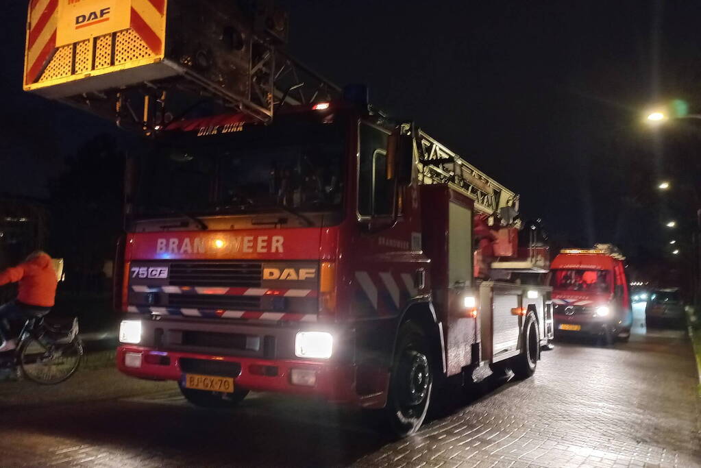 Brandweer zoekt in water naar mogelijk te water geraakt persoon