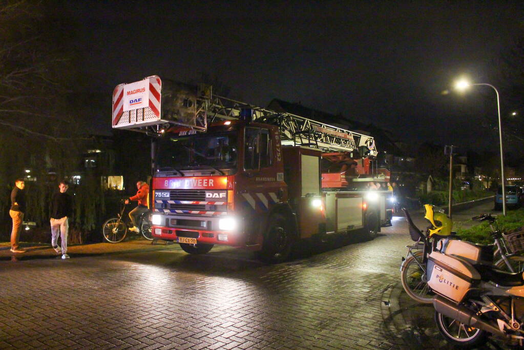 Brandweer zoekt in water naar mogelijk te water geraakt persoon