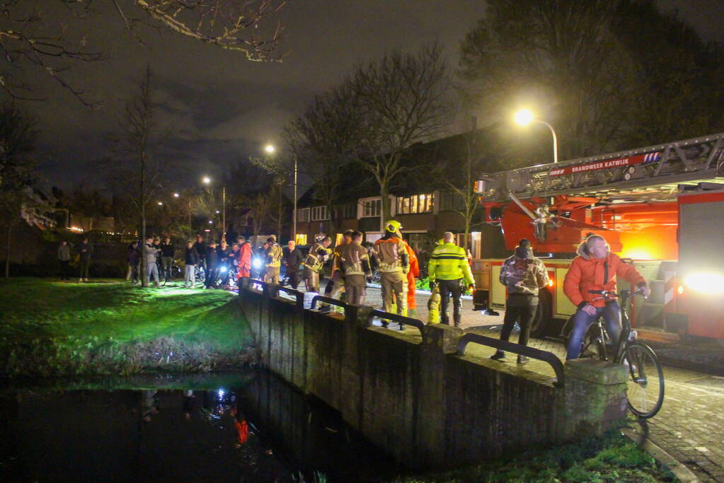 Brandweer zoekt in water naar mogelijk te water geraakt persoon