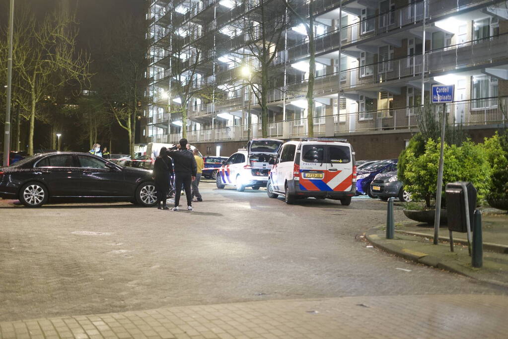 Plaats delict ingericht na explosie in geparkeerde auto