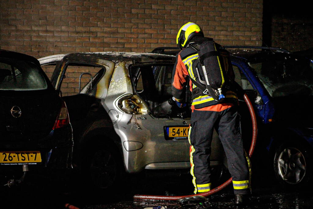 Veel schade bij autobrand op parkeerplaats