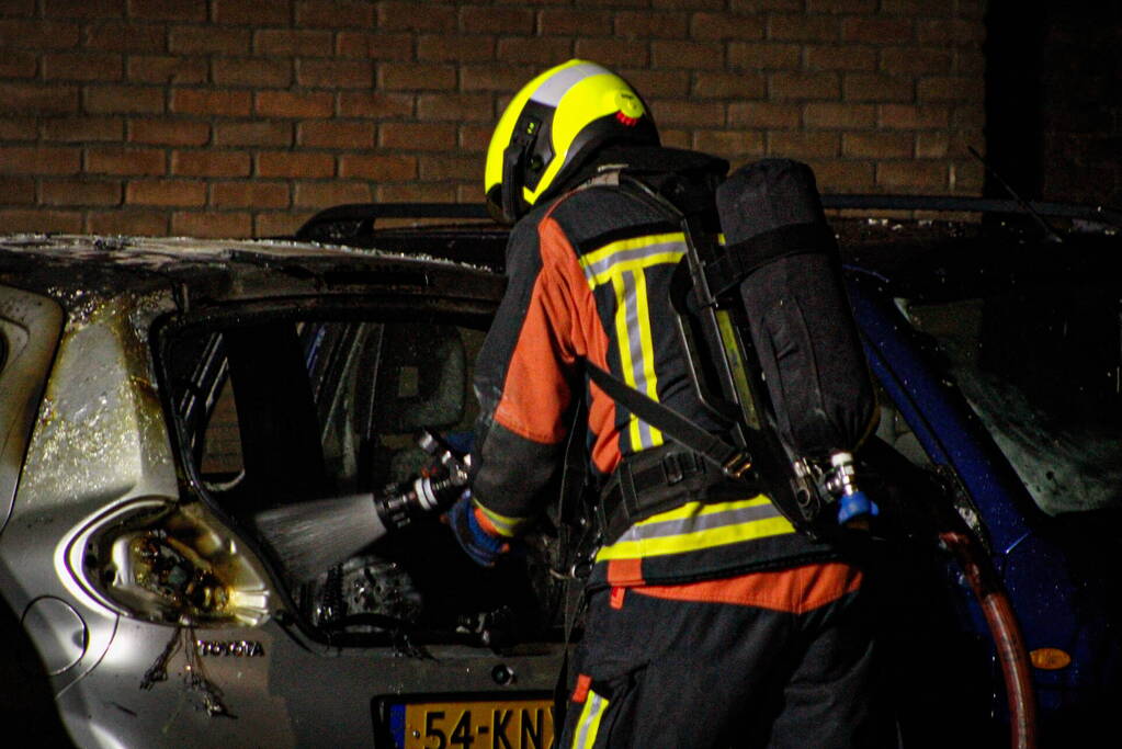 Veel schade bij autobrand op parkeerplaats