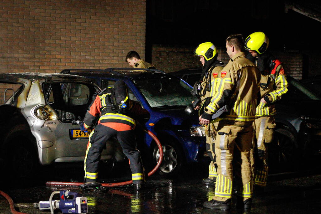 Veel schade bij autobrand op parkeerplaats