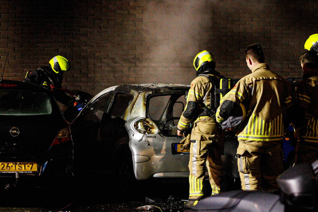 Veel schade bij autobrand op parkeerplaats