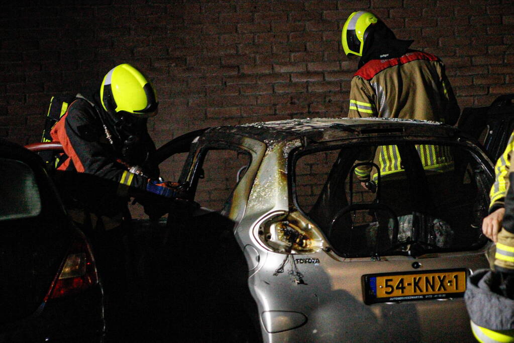 Veel schade bij autobrand op parkeerplaats