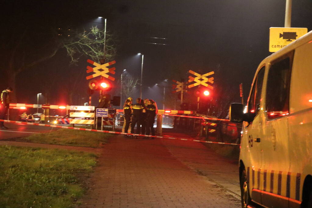 Trein krijgt aanrijding met persoon op spoorwegovergang