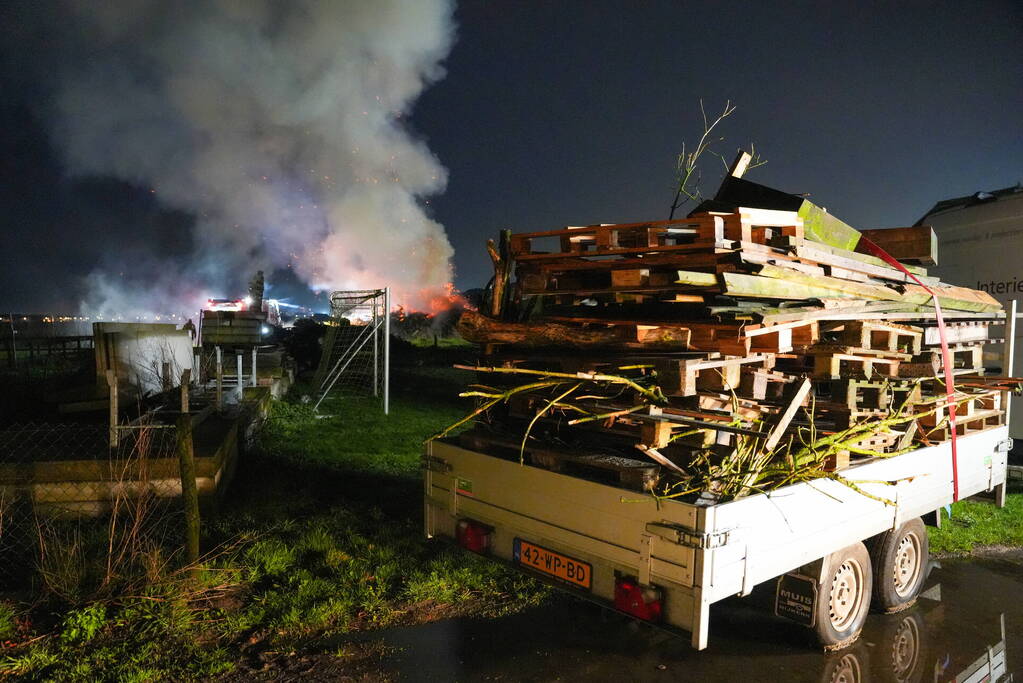 Paasvuur zorgt voor gevaarlijke situatie