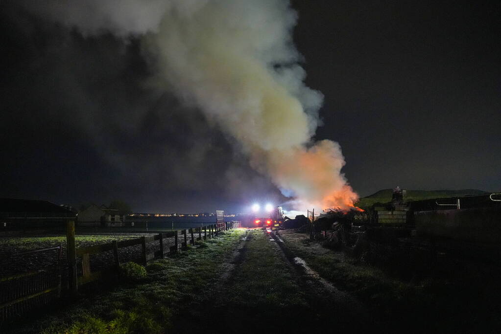 Paasvuur zorgt voor gevaarlijke situatie