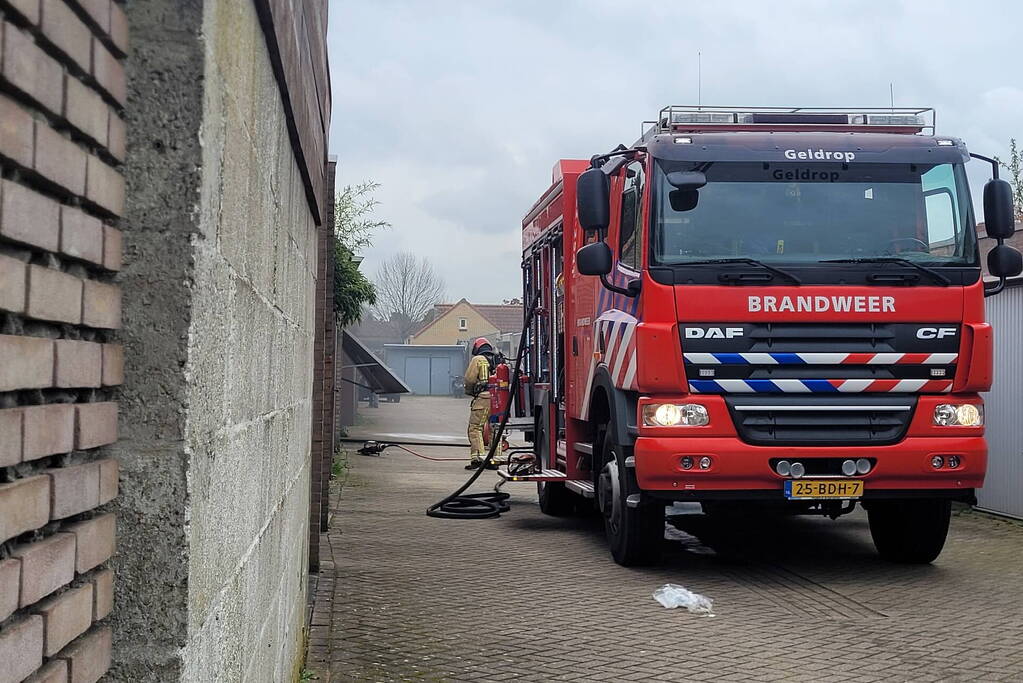 Acculader veroorzaakt kortsluiting en brand in garagebox