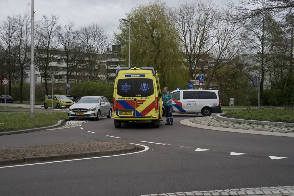 Motorrijder gewond bij botsing met auto