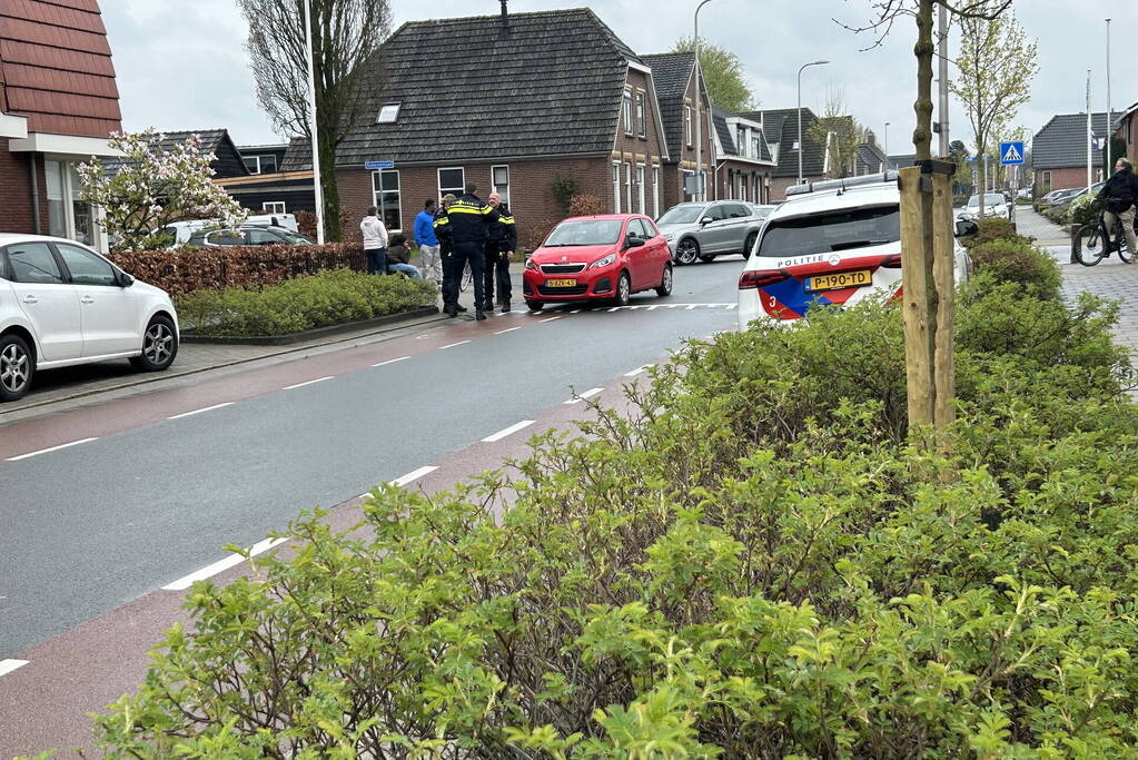 Fietser en auto in botsing op kruising