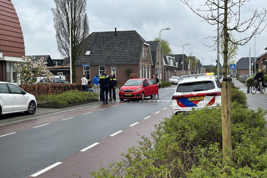 Fietser en auto in botsing op kruising