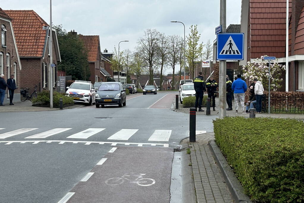 Fietser en auto in botsing op kruising