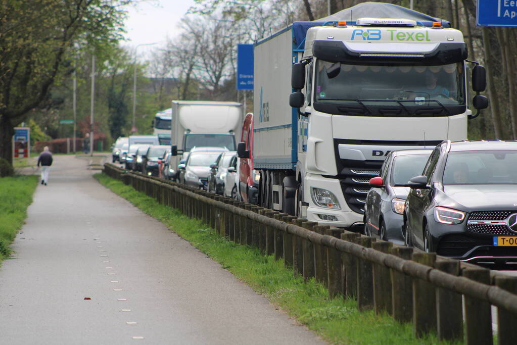 Meerdere auto's beschadigd bij kop-staartbotsing