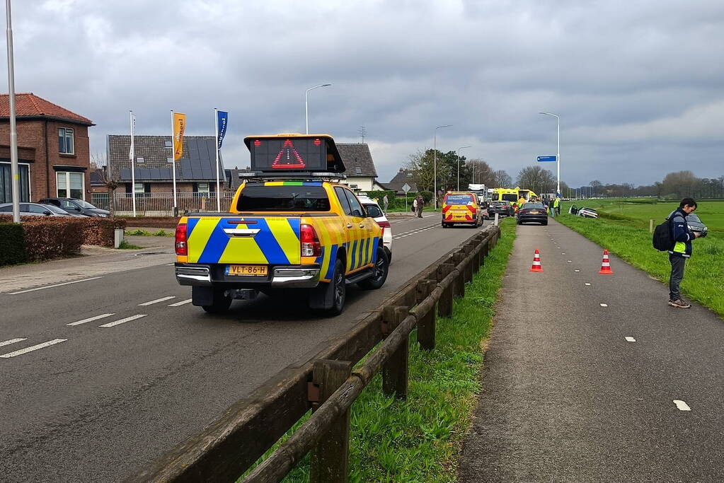 Meerdere auto's beschadigd bij kop-staartbotsing