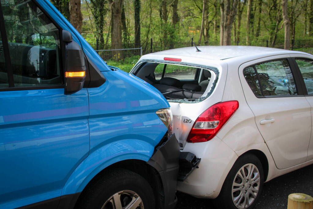 Verkeerschaos door kop-staartbotsing