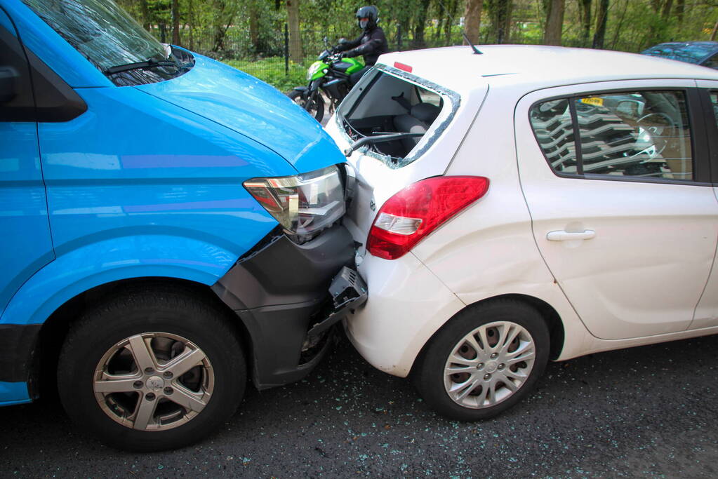 Verkeerschaos door kop-staartbotsing