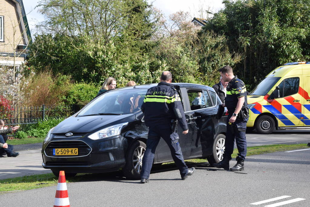 Flinke aanrijding tussen drie auto's