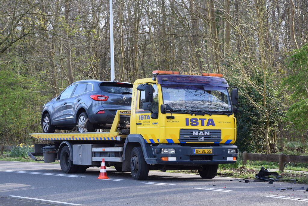 Flinke aanrijding tussen drie auto's