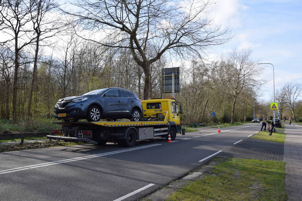 Flinke aanrijding tussen drie auto's