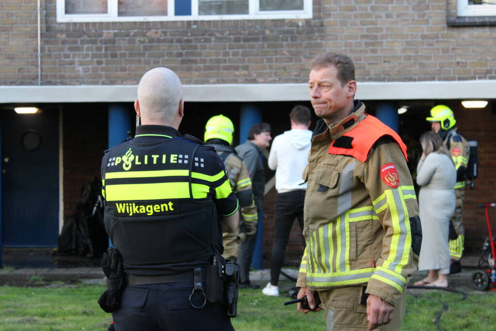 Vlammen slaan metershoog uit motor