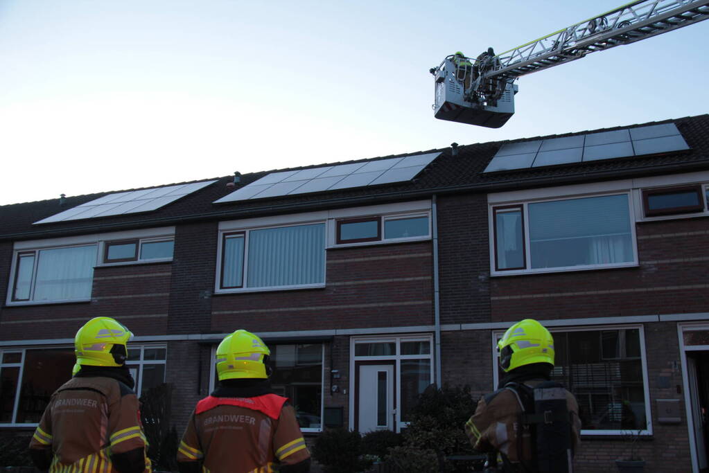 Brandweer controleert zonnepanelen op mogelijke brand