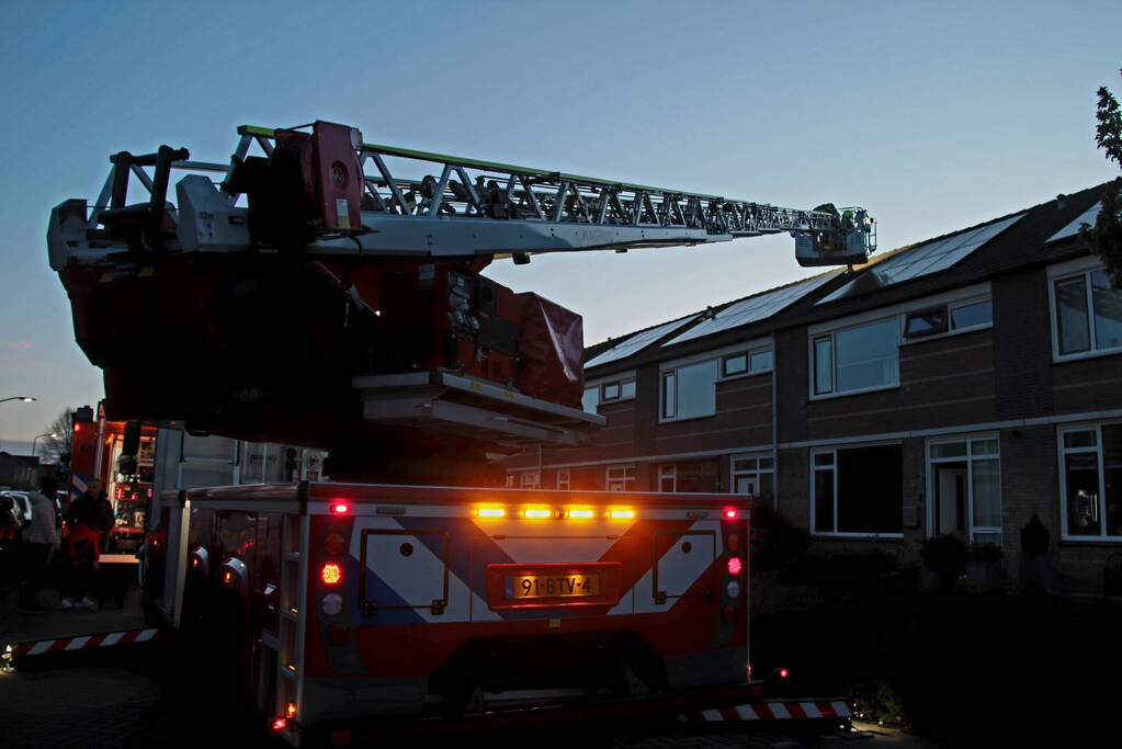 Brandweer controleert zonnepanelen op mogelijke brand