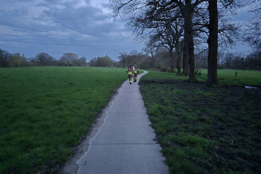 Brandweer schiet vastzittende personen op voetpont te hulp