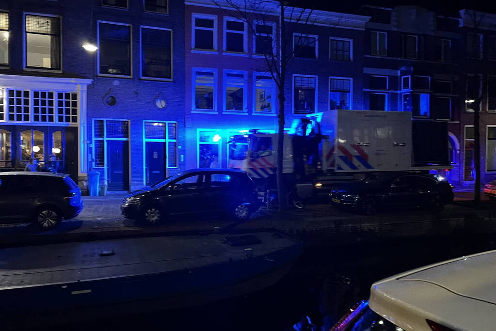 Man overleden bij geweldsincident in woning, vrouw aangehouden