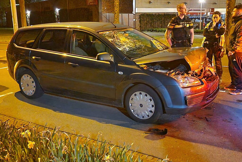 Kop-staart botsing tussen twee auto's