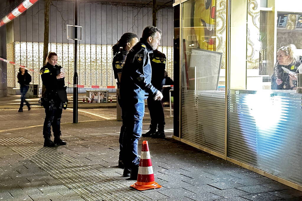 Verdachte schiet bij conflict op ruit snackbar