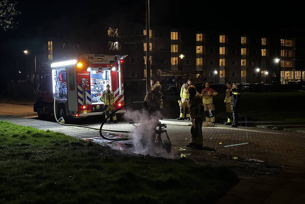 Deelscooter volledig uitgebrand